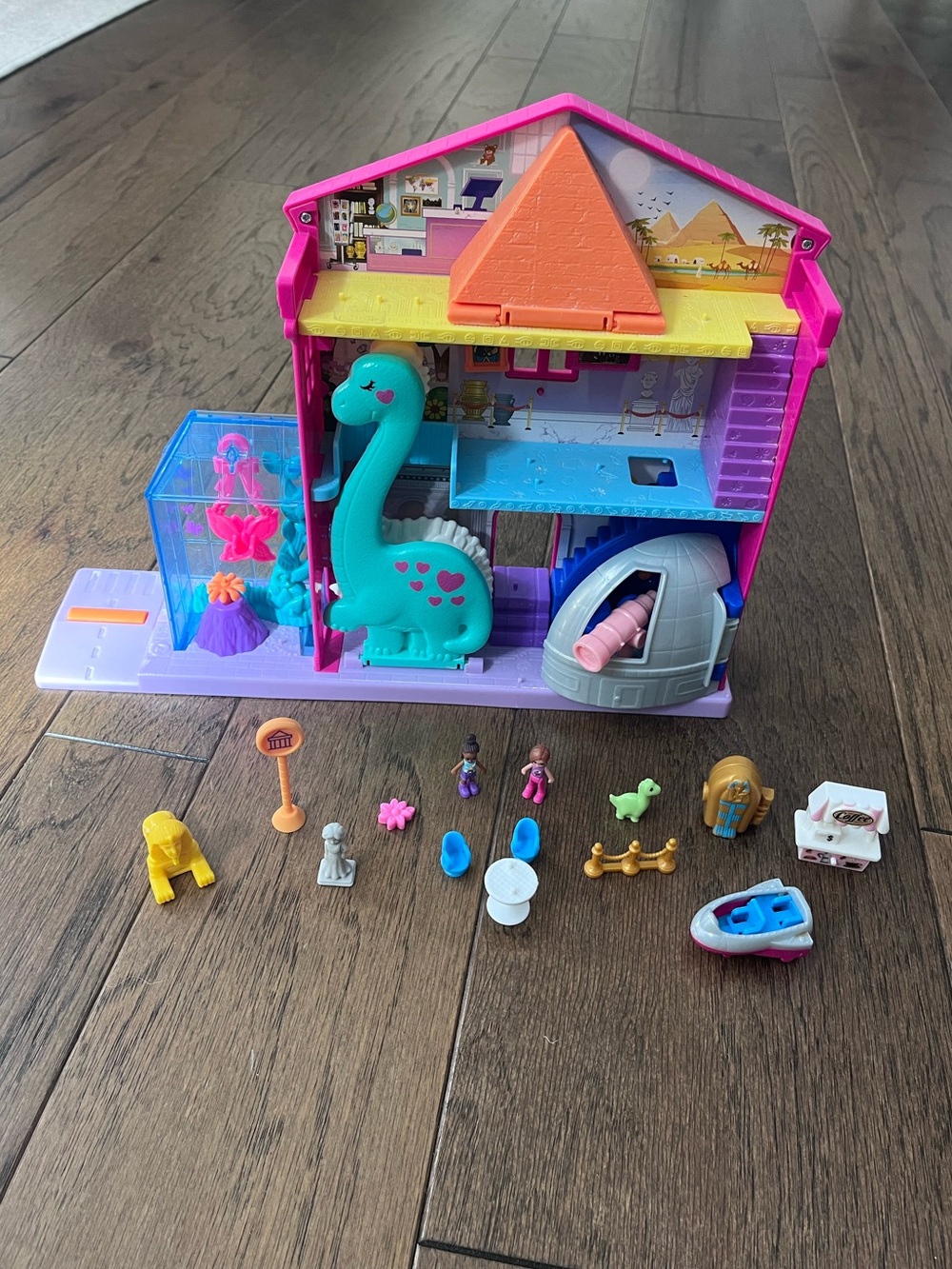 Polly Pocket Starring Shani Pollyville Museum Miniature Playset